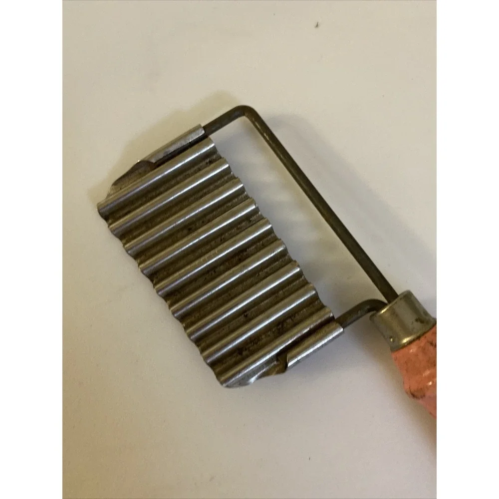 Unbranded Crinkle Cutter Slicer Unisex OS  Vintage Wavy Blade Wood Handle